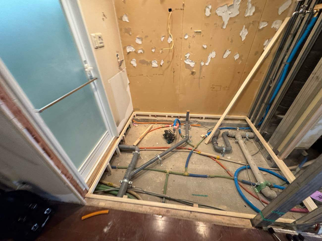 東京都中央区にて、マンションの置床工事を行いました。（乾式二重床）【秀和建工】