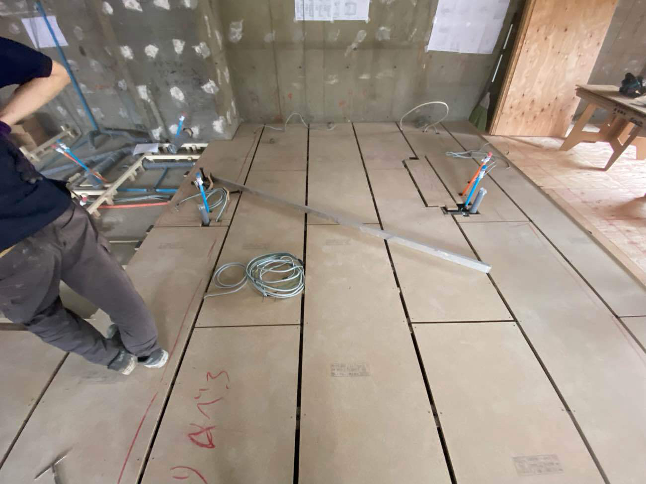 東京都港区にて、マンションの置床工事を行いました。（乾式二重床）【秀和建工】