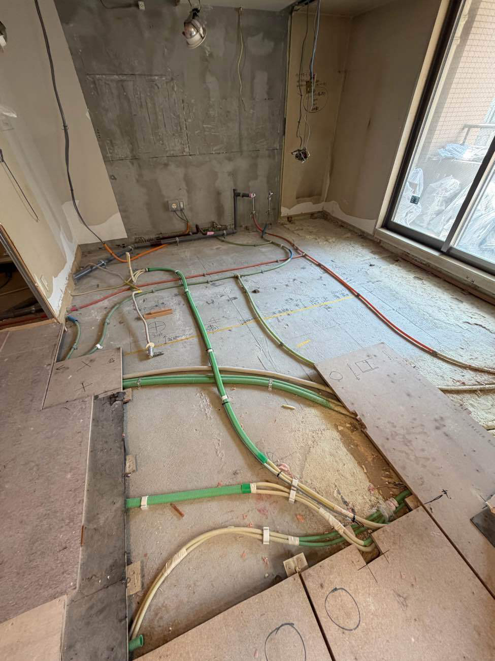 東京都中央区にて、マンションの置床工事を行いました。(乾式二重床)【秀和建工】