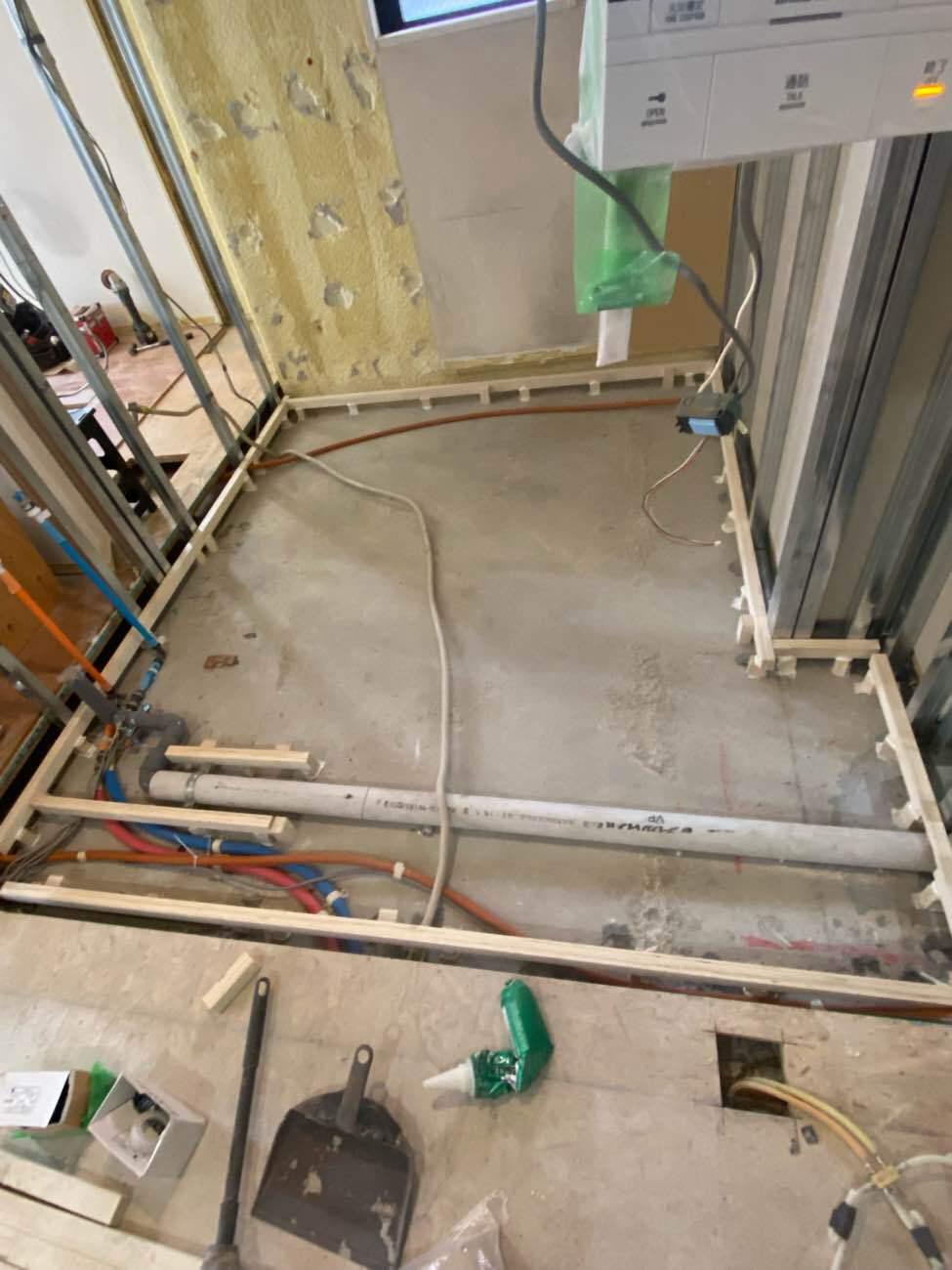 東京都中央区にて、マンションの置床工事を行いました。（乾式二重床）【秀和建工】