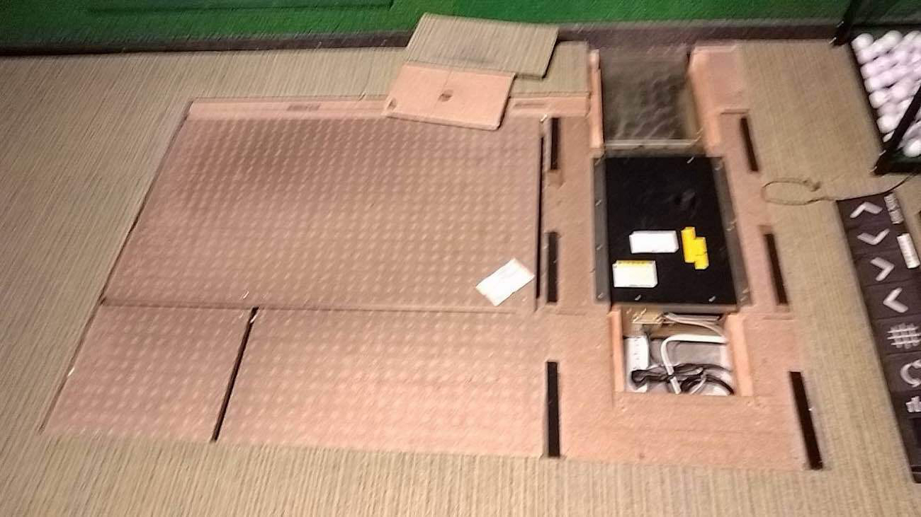 川崎市多摩区にて、シミュレーションゴルフ場店舗のハイブリッド置床工事を行いました。（パーチクルボード）【秀和建工】