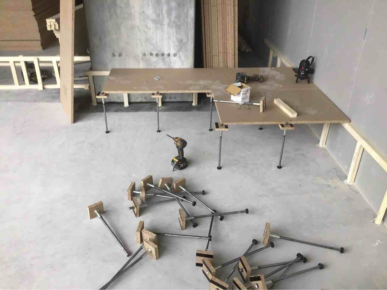 ラウンジ 床工事 – 置き床施工事例 置床.com