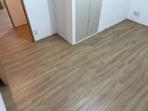 「貴社支給材　３ｍｍ小巾フロア　62㎡」