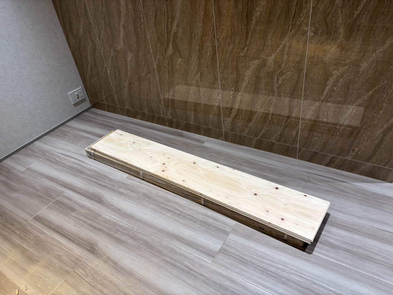 東京都中央区のマンションにて、フローリング工事を致しました。【秀和建工】