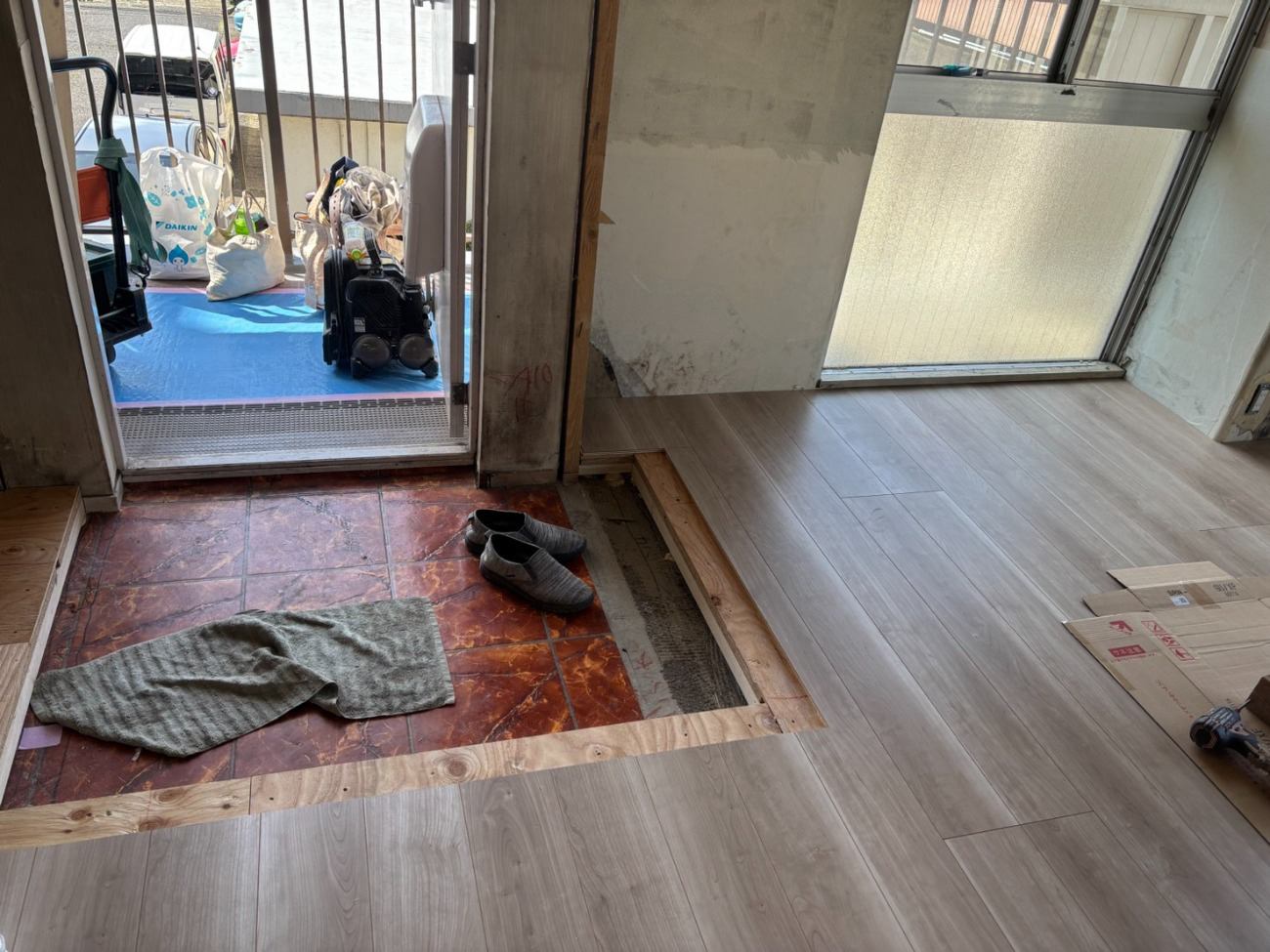 神奈川県藤沢市のマンションにて、フローリング工事を致しました。【秀和建工】