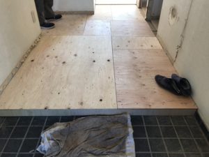 神奈川県海老名市のマンションにて内装リフォーム置床工事を行いました。（フクビ化学工業フリーフロアCPR）