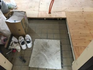 東京都品川区のマンションにて、１デイ置床工事を行いました。（フクビ化学工業フリーフロアＣＰ）【秀和建工】