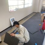 神奈川県茅ケ崎市のオフィスビルにて、事務所のカーペット張替え工事を行いました。（IRISタイルカーペットPSシリーズ）【秀和建工】