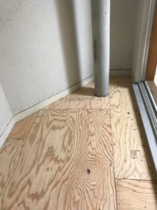 東京都新宿区にて、リノベーション工事に伴う置床工事を行いました。（乾式二重床）【秀和建工】