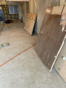 東京都千代田区のビルにて、改修工事に伴う置床工事を行いました。（OAフロア）【秀和建工】