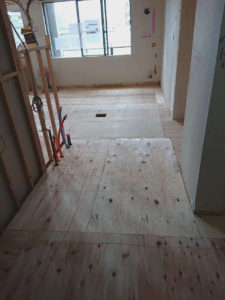 東京都港区赤坂のマンションにて置床工事を行いました。（フクビ化学工業フリーフロアcp）【秀和建工】