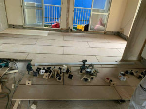 東京都江東区のマンションにて1day置床工事を行いました。（乾式二重床、ラワン構造用合板）【秀和建工】