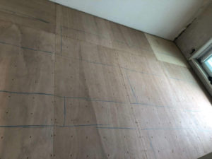 神奈川県厚木市の団地にて、壁、天井、置床の一括請負工事を行いました。（乾式二重床）【秀和建工】