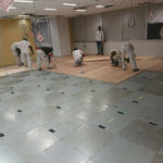 東京都中央区のクリニックにて、新装工事に伴う置床工事を行いました。（乾式二重床）【秀和建工】