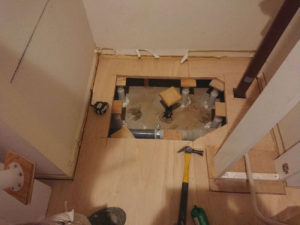東京都港区のマンションにて、床補修工事を行いました。【秀和建工】