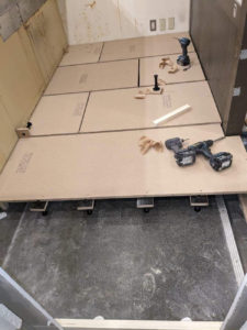 千葉県船橋市の店舗にて、置床工事を行いました。（乾式二重床）【秀和建工】