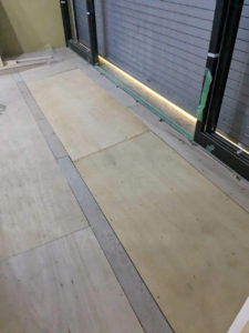 東京都千代田区の店舗にて、置床工事を行いました。（乾式二重床）【秀和建工】