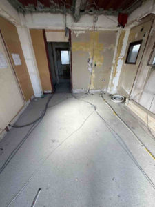 東京都中野区のビルにて、改修工事に伴う置床工事を行いました。（乾式二重床）【秀和建工】