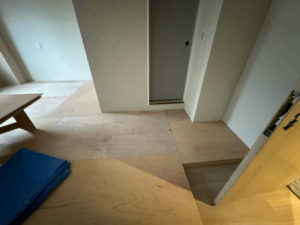 東京都江戸川区の店舗にて、改修工事に伴う置床工事を行いました。（フリーフロアCP）【秀和建工】