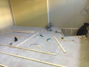 横浜市青葉区のシミュレーションゴルフ場店舗にて、ハイブリット置床工事を行いました。（乾式二重床）【秀和建工】