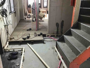 神奈川県川崎市川崎区の店舗にて、改修工事に伴う置床工事を行いました。（フクビフリーフロアＣＰ）【秀和建工】