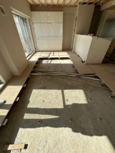 東京都目黒区のマンションにて、置床工事を行いました。（フリーフロアCP）【秀和建工】