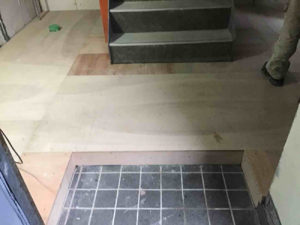 神奈川県川崎市川崎区の店舗にて、改修工事に伴う置床工事を行いました。(フクビフリーフロアCP)【秀和建工】