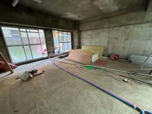 東京都江東区のマンションにて、改修工事に伴う置床工事を行いました。（乾式二重床）【秀和建工】