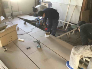 埼玉県戸田市の店舗にて、置床工事を行いました。（乾式二重床）【秀和建工】