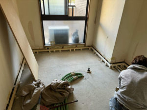 神奈川県逗子市のマンションにて、改修工事に伴う置床工事を行いました。（乾式二重床）【秀和建工】