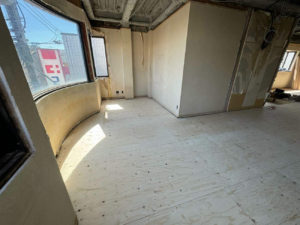 東京都世田谷区のマンションにて、置床工事を行いました。（乾式二重床）【秀和建工】