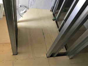 東京都渋谷区の店舗にて、置床工事を行いました。(乾式二重床)【秀和建工】