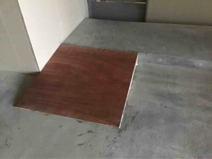 東京都世田谷区のマンションにて、置床工事を行いました。（パーチクルボード）【秀和建工】