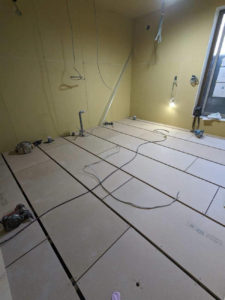 東京都世田谷区の店舗にて、置床工事を行いました。（乾式二重床）【秀和建工】