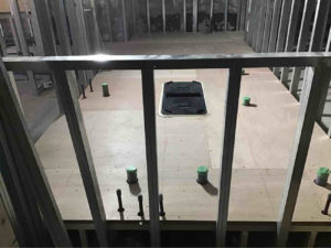 東京都江戸川区のダイニングバーにて、新装工事に伴う置床工事を行いました。（乾式二重床）【秀和建工】