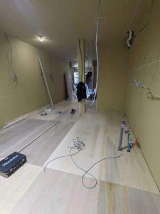 東京都世田谷区の店舗にて、置床工事を行いました。(乾式二重床)【秀和建工】