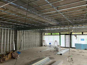 東京都国立市の店舗にて、置床工事を行いました。（プラモクレン）【秀和建工】