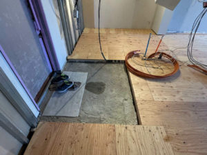 東京都品川区のマンションにて、置床工事を行いました。（フリーフロアCP）【秀和建工】