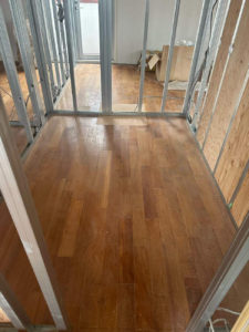 東京都渋谷区のマンションにて改修工事に伴う置床工事を行いました。（乾式二重床）【秀和建工】