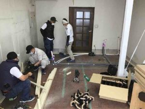 神奈川県大和市の店舗にて新装工事に伴う置床工事を行いました。（乾式二重床）【秀和建工】