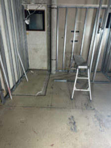 東京都渋谷区のカフェにて新装工事に伴う置床工事を行いました。（乾式二重床）【秀和建工】