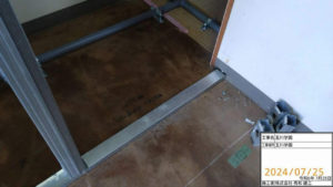 東京都町田市の大学施設にて、改修工事に伴う置床工事を行いました。（乾式二重床）【秀和建工】