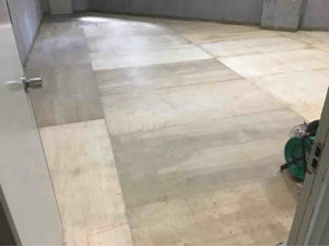 東京都町田市の倉庫にて、置床工事を行いました。（乾式二重床）【秀和建工】