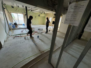 東京都品川区のマンションにて、改装工事に伴う置床工事を行いました。（フクビ化学工業フリーフロアCP）【秀和建工】