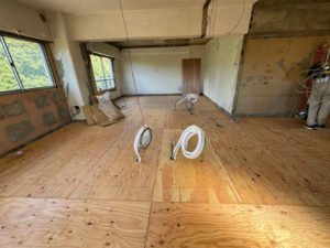 東京都世田谷区のマンションにて、1day置床工事を行いました。(フリーフロアCP)【秀和建工】