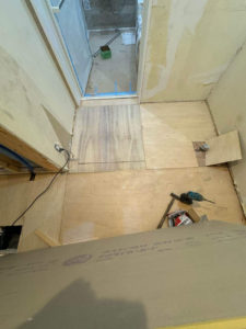 東京都目黒区の戸建住宅にて、置床工事を行いました。(ラワン構造用合板12mm)【秀和建工】