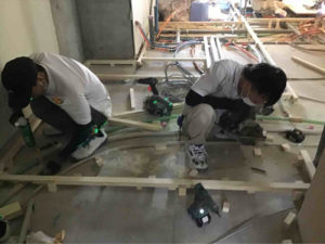 東京都品川区のマンションにて、改装工事に伴う置床工事を行いました。（フクビ化学工業フリーフロアCP）【秀和建工】