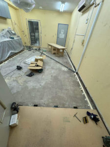 東京都江戸川区の動物病院にて、改修工事に伴う置床工事を行いました。（フリーフロアCP）【秀和建工】２期改修工事