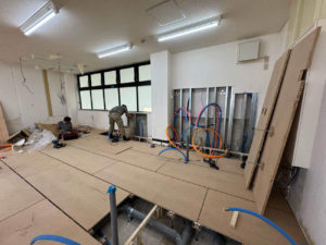 埼玉県所沢市の店舗にて、置床工事を行いました。（乾式二重床）【秀和建工】