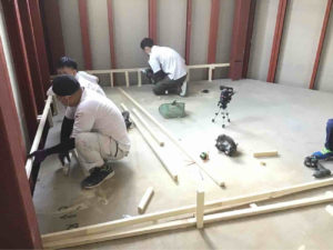 神奈川県藤沢市の工場にて、置床工事を行いました。（万協乾式二重床）【秀和建工】